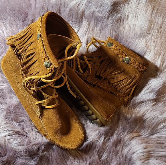Minnetonka Size 7 Women Boots - Picture 2 of 5